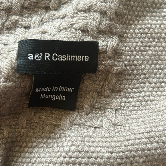 A & R Cashmere Scarf - Picture 7 of 8